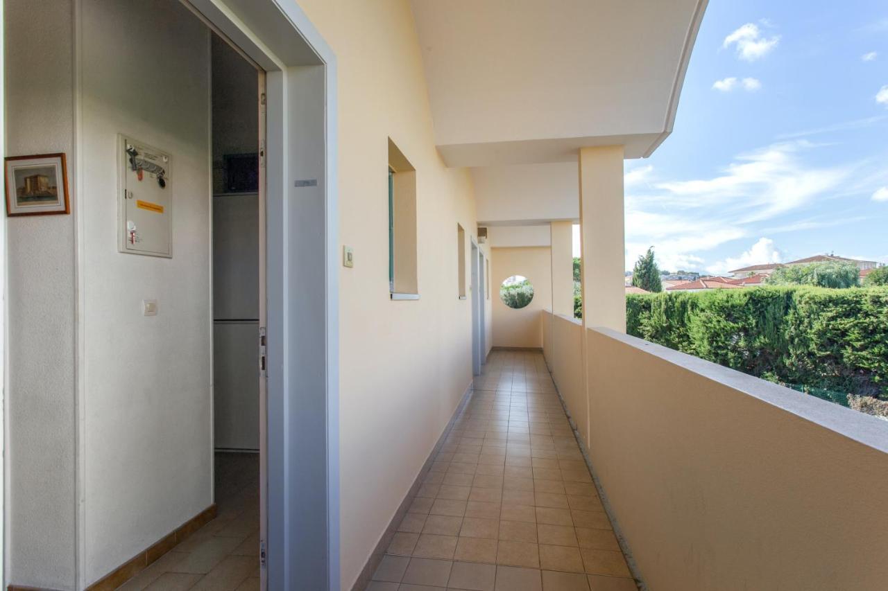 A 33 M² Piscine Partagee Antibes