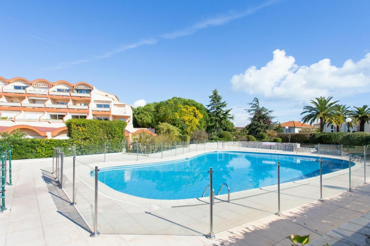 A 33 M² Piscine Partagee *